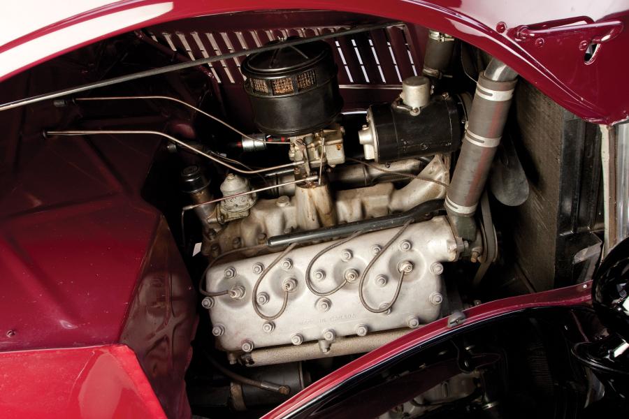  Ford V8 Deluxe 3-Window Coupe 1935 года  (фото 18 из 20)